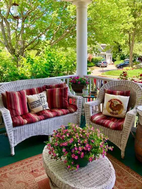 Summer Porch Decor Ideas: Embrace Seasonal Charm & Vibrancy