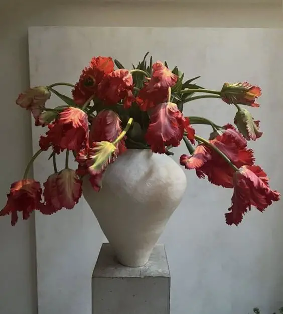 Summer Home Decor: Vibrant Blooms & Natural Elegance for 2024