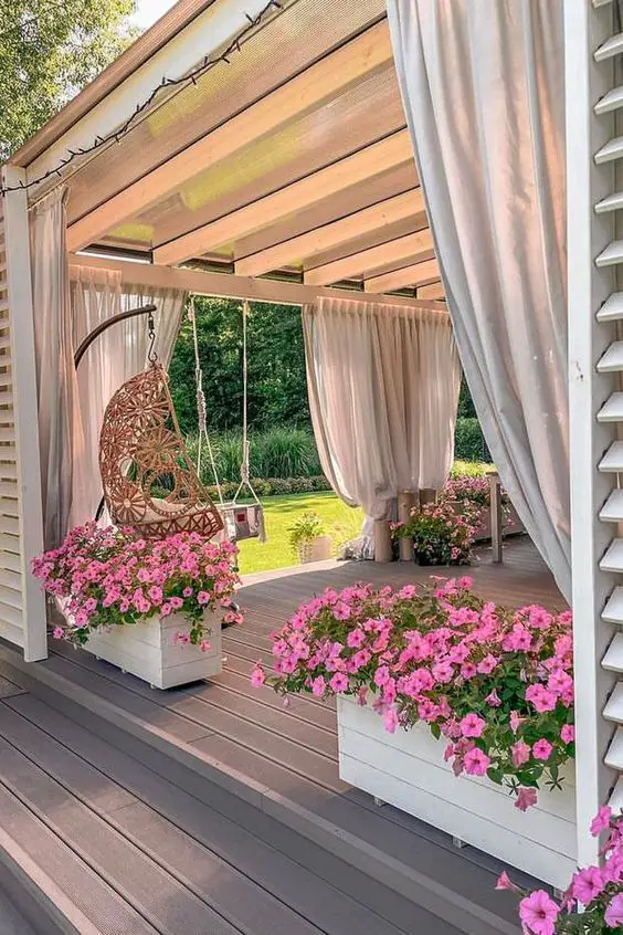 Summer Porch Decor Ideas: Embrace Seasonal Charm & Vibrancy