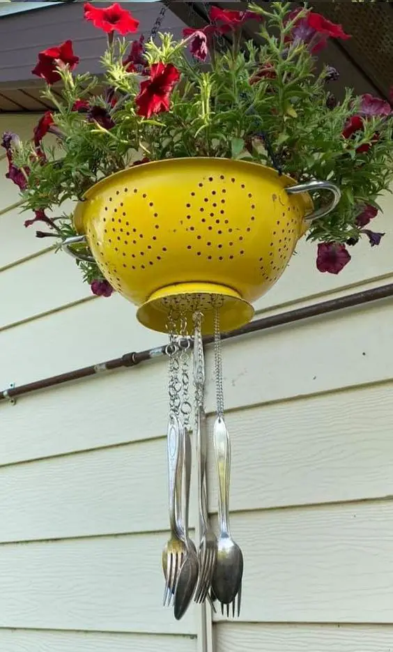 Summer Porch Decor Ideas: Embrace Seasonal Charm & Vibrancy