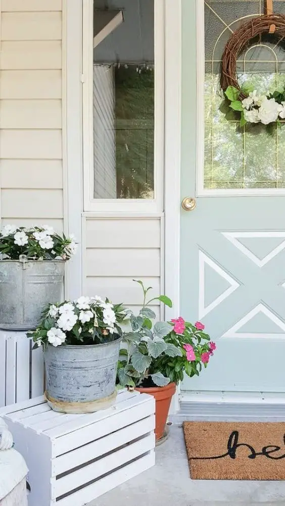 Summer Porch Decor Ideas: Embrace Seasonal Charm & Vibrancy