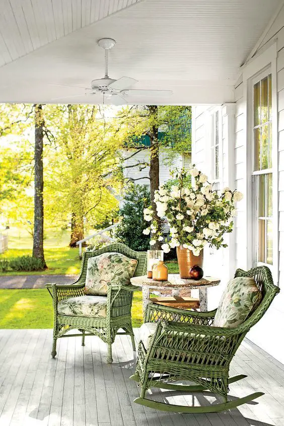 Summer Porch Decor Ideas: Embrace Seasonal Charm & Vibrancy
