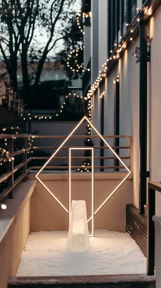 Holiday Outdoor Decor Ideas 2025 – Christmas Lights & Planters